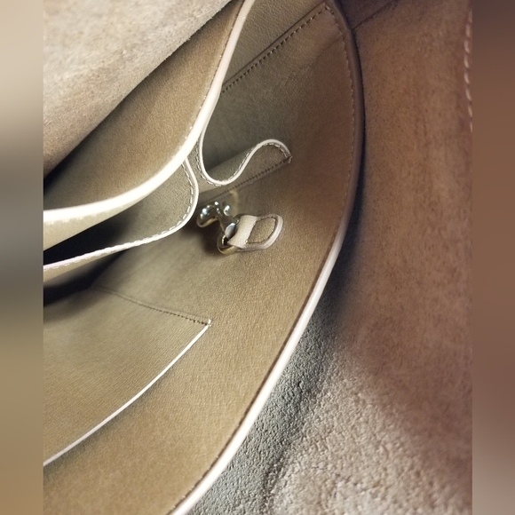 Cuyana Structured Leather Zipper Tote & Leather Organizer Carmel - Picture 12 of 16